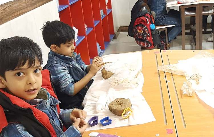 تهیه مجسمه با گل 1