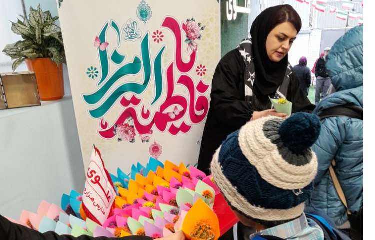 تهیه واهدای گلدان کاکتوس به مادران 2