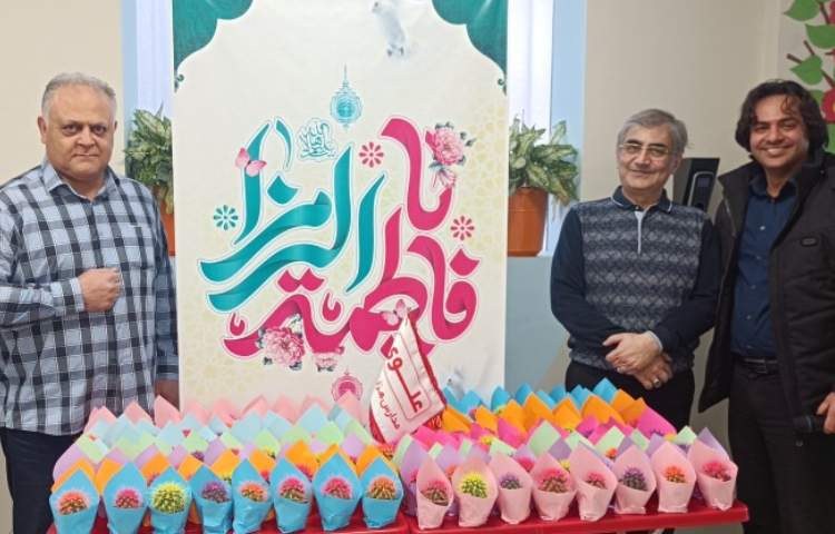 تهیه واهدای گلدان کاکتوس به مادران 4