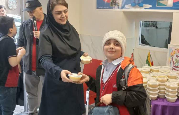 تهیه وپخت شله زرد بمناسبت ولادت حضرت فاطمه الزهرا(س) 1