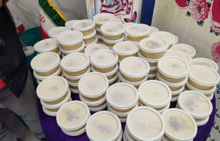 تهیه وپخت شله زرد بمناسبت ولادت حضرت فاطمه الزهرا(س)