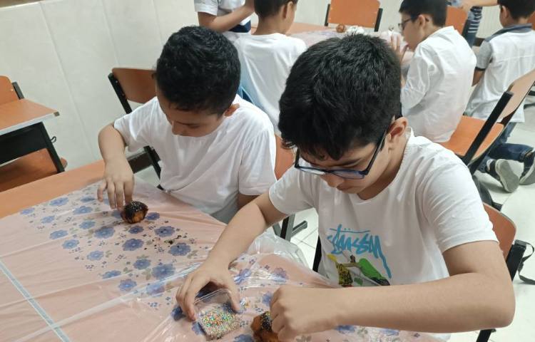 تهیه و تزیین کاپ کیک شکلاتی 2