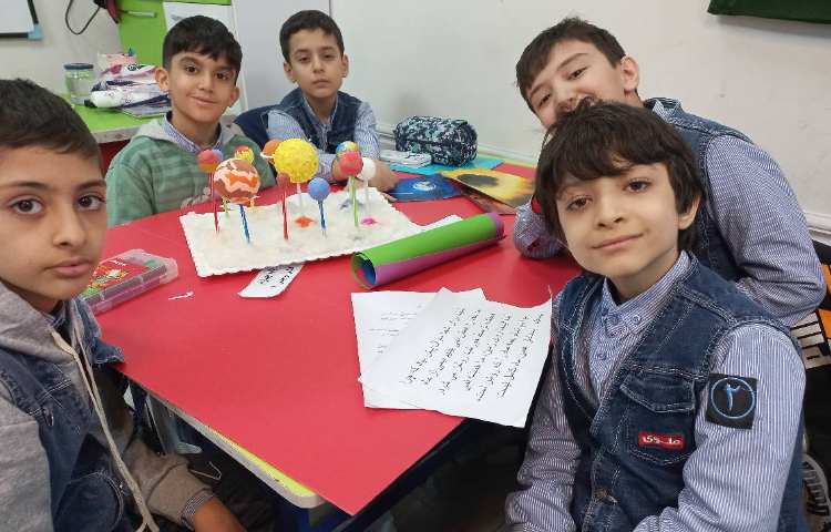 تهیه پوستر توسط گروه های چهارخانه 3