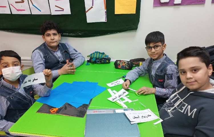 تهیه پوستر توسط گروه های چهارخانه