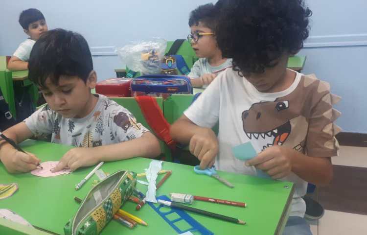 تهیه پوستر گروهی احساسات مثبت و منفی 5