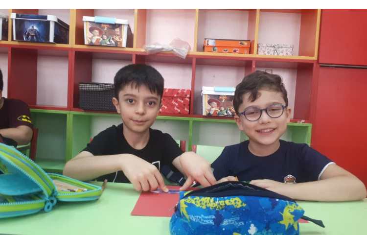 تهیه پوستر گروهی در مورد حقوق افراد در گروه و روابط بین فردی در کلاس زبان زرافه 2