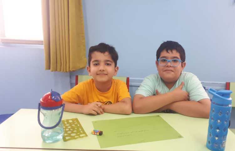 تهیه پوستر گروهی در مورد حقوق افراد در گروه و روابط بین فردی در کلاس زبان زرافه 4