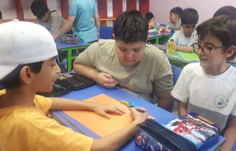 تهیه پوستر گروهی در مورد حقوق افراد در گروه و روابط بین فردی در کلاس زبان زرافه 1