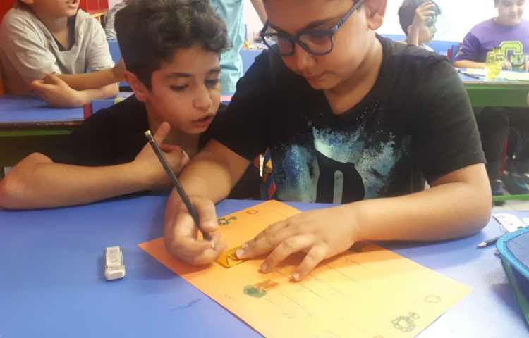 تهیه پوستر گروهی در مورد حقوق افراد در گروه و روابط بین فردی در کلاس زبان زرافه 2