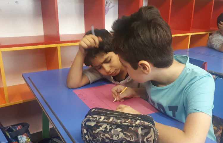 تهیه پوستر گروهی در مورد حقوق افراد در گروه و روابط بین فردی در کلاس زبان زرافه 3