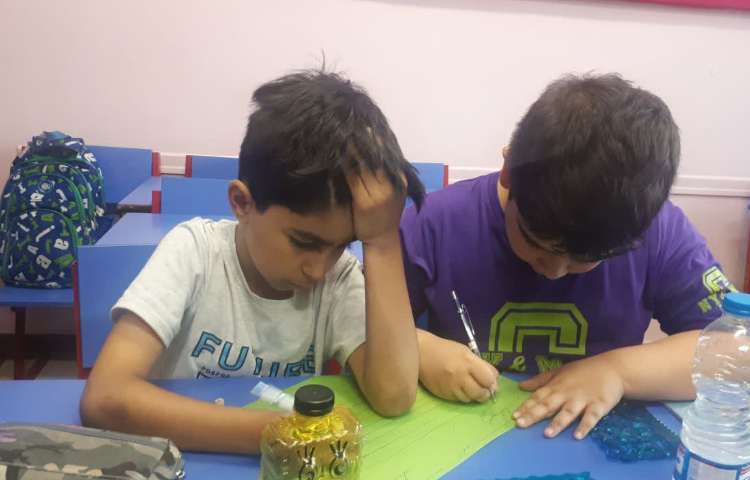 تهیه پوستر گروهی در مورد حقوق افراد در گروه و روابط بین فردی در کلاس زبان زرافه 5