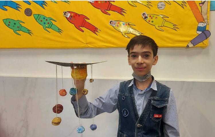 تهیه کارتوپلاست توسط آموزگار و دانش آموزان در قالب گروه‌های هوس سیستمی و ارائه آن