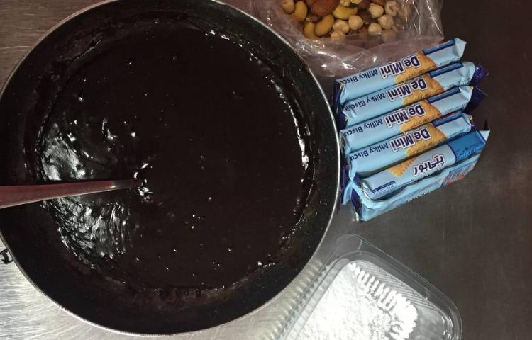 تهیه ی بیسکویت شکلاتی 1
