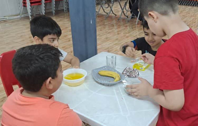 تهیه ی دسر موزی به صورت گروهی 2