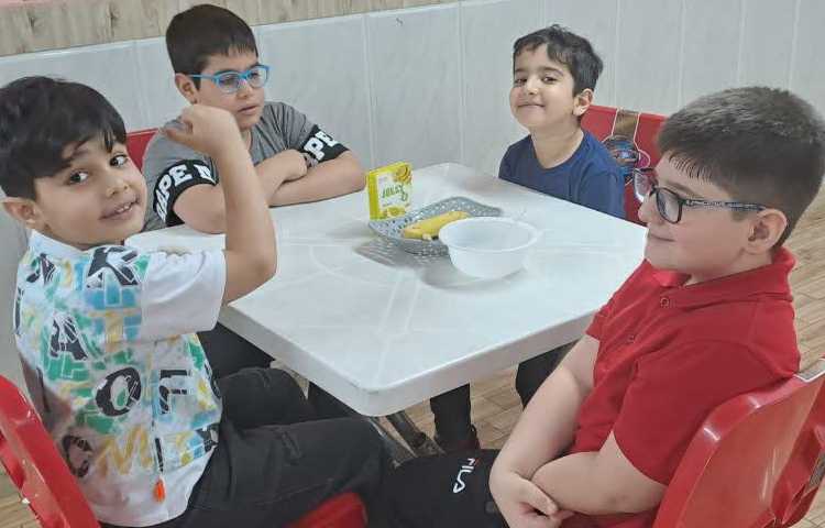 تهیه ی دسر موزی به صورت گروهی 7