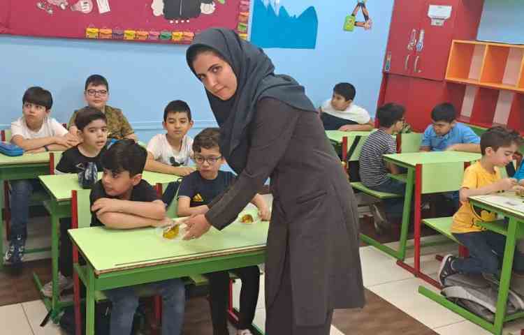 تهیه ی دسر ژله موزی 4