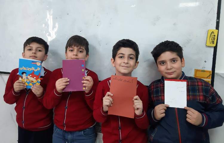 تهیه‌ی کتابچه با موضوع دلخواه توسط دانش‌آموزان به مناسبت هفته‌ی کتاب و کتاب خوانی 3