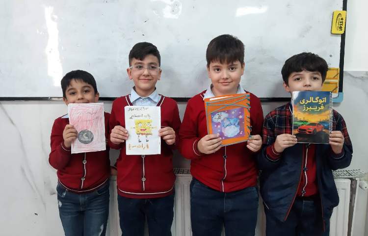 تهیه‌ی کتابچه با موضوع دلخواه توسط دانش‌آموزان به مناسبت هفته‌ی کتاب و کتاب خوانی