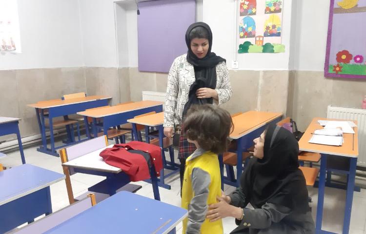 توزیع لباس فرم دانش آموزان سال تحصیلی 1403-1402 5