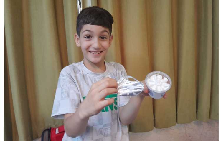 توزیع میانوعده بستنی در تمام کلاس ها