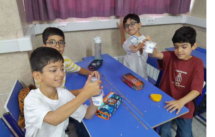 توزیع میانوعده بستنی در پایگاه تابستانی تمام پایه ها 10