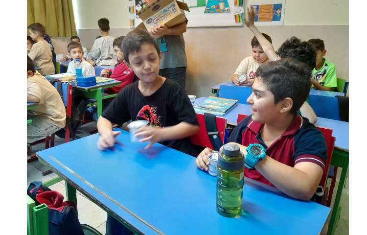 توزیع میانوعده بستنی در پایگاه تابستانی تمام پایه ها 12