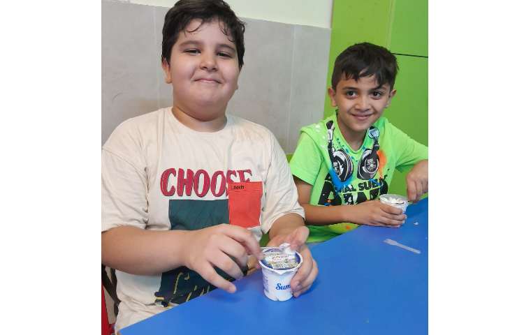 توزیع میانوعده بستنی در پایگاه تابستانی تمام پایه ها 15