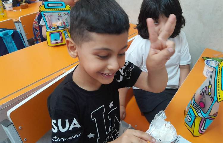 توزیع میانوعده بستنی در پایگاه تابستانی تمام پایه ها 23