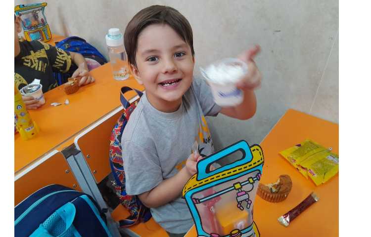 توزیع میانوعده بستنی در پایگاه تابستانی تمام پایه ها 3