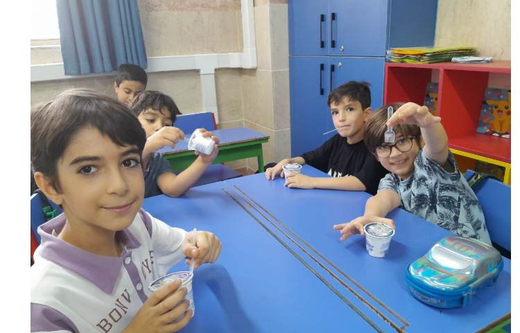 توزیع میانوعده بستنی در پایگاه تابستانی تمام پایه ها 6