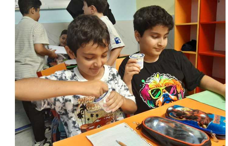 توزیع میانوعده بستنی در پایگاه تابستانی تمام پایه ها 8