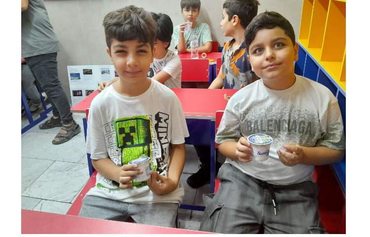 توزیع میانوعده بستنی در پایگاه تابستانی تمام پایه ها 9