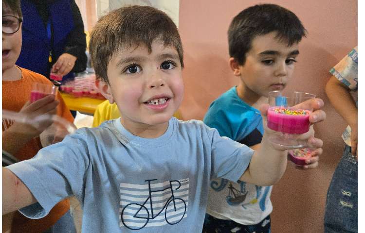 توزیع میانوعده خنک و پر انرژی در هفته چهارم پایگاه تابستانی 17