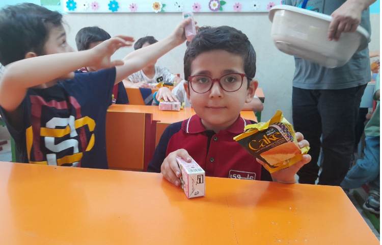 توزیع میانوعده در پایگاه تابستانه تمام کلاس ها 1