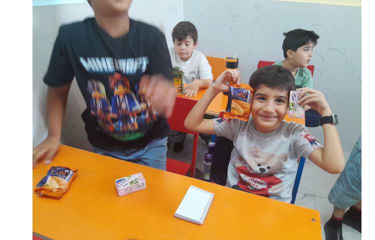 توزیع میانوعده در پایگاه تابستانه تمام کلاس ها 18