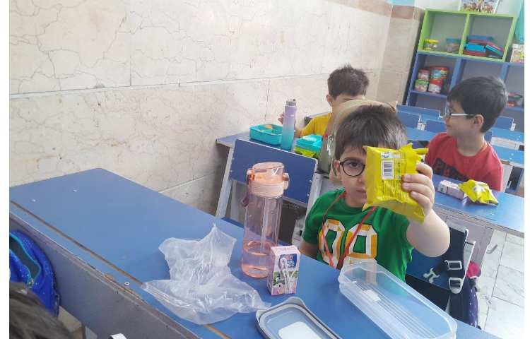 توزیع میانوعده در پایگاه تابستانه تمام کلاس ها 5