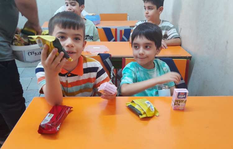 توزیع میانوعده در پایگاه تابستانه تمام کلاس ها 7