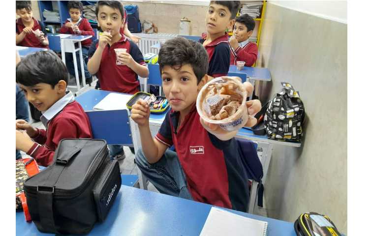 توزیع میانوعده در کلیه کلاس ها 23