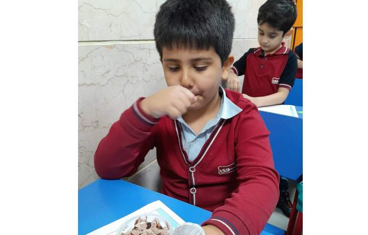 توزیع میانوعده در کلیه کلاس ها 6