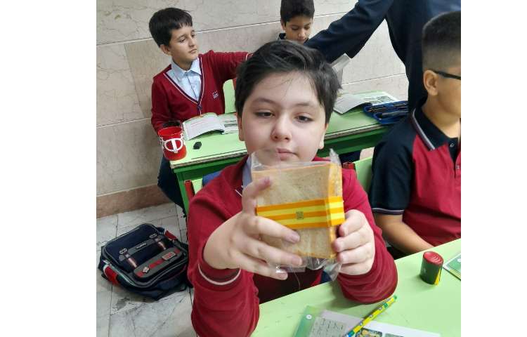 توزیع میانوعده مقوی و سالم در روز اول سال تحصیلی 1