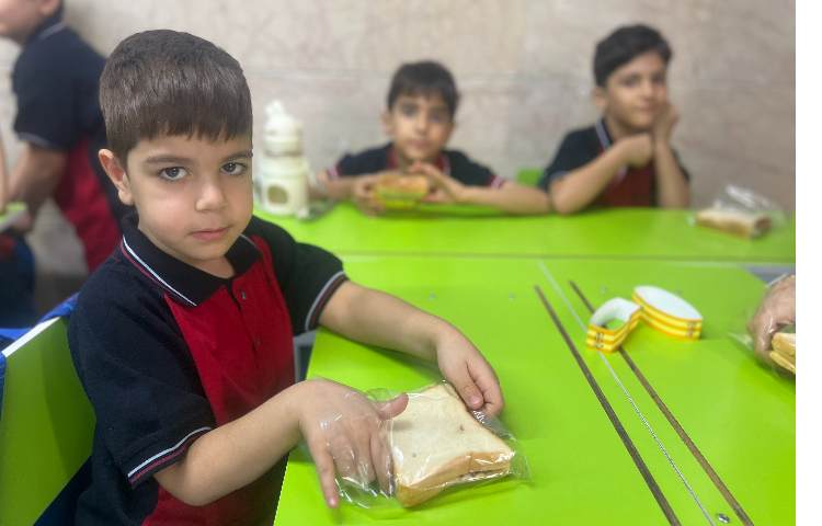 توزیع میانوعده مقوی و سالم در روز اول سال تحصیلی 14