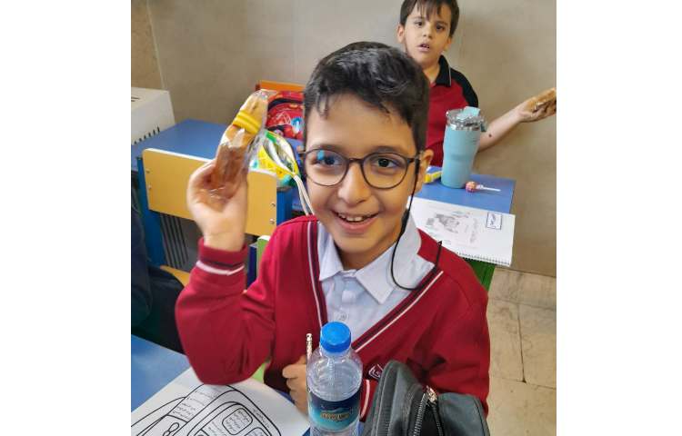 توزیع میانوعده مقوی و سالم در روز اول سال تحصیلی 8