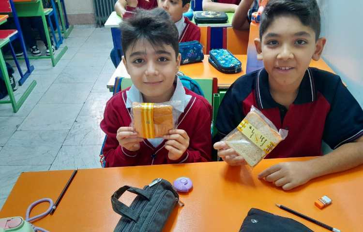 توزیع میانوعده مقوی و سالم در روز اول سال تحصیلی 9