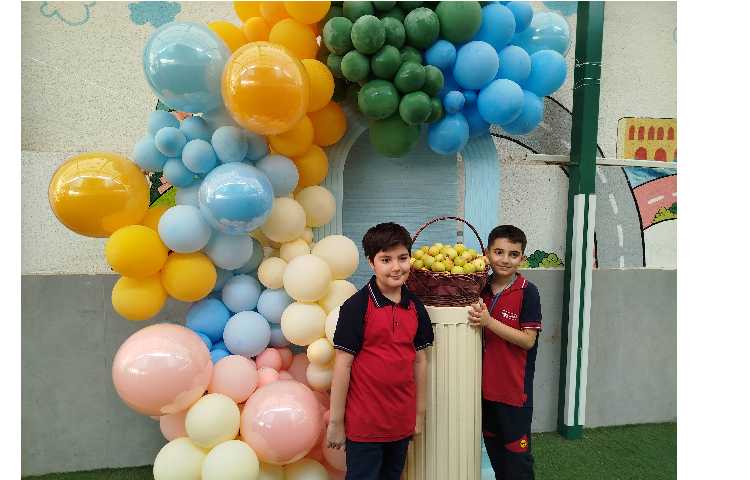 توزیع میانوعده میوه در آخرین روز هفته 1