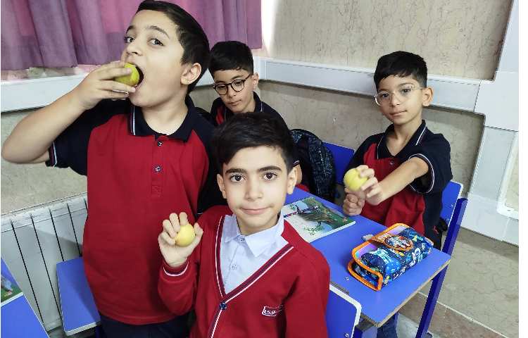 توزیع میانوعده میوه در آخرین روز هفته 7