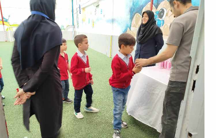 توزیع میانوعده 12