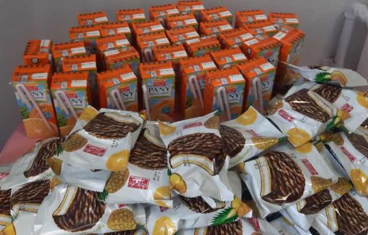 توزیع میان وعده امروز دانش آموزان 4