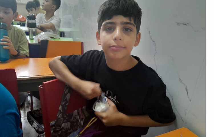 توزیع میان وعده بستنی برای تمامی کلاس ها 11