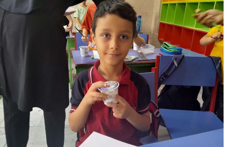 توزیع میان وعده بستنی برای تمامی کلاس ها 28