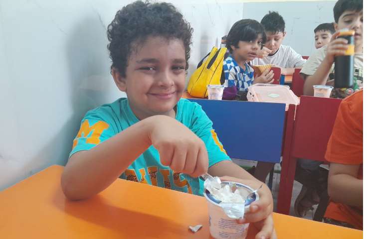 توزیع میان وعده بستنی برای تمامی کلاس ها 5